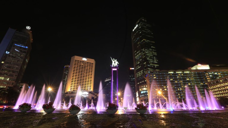 Tugu Selamat Datang decorative lighting, Jakarta. 2013. As a technical and design leader.